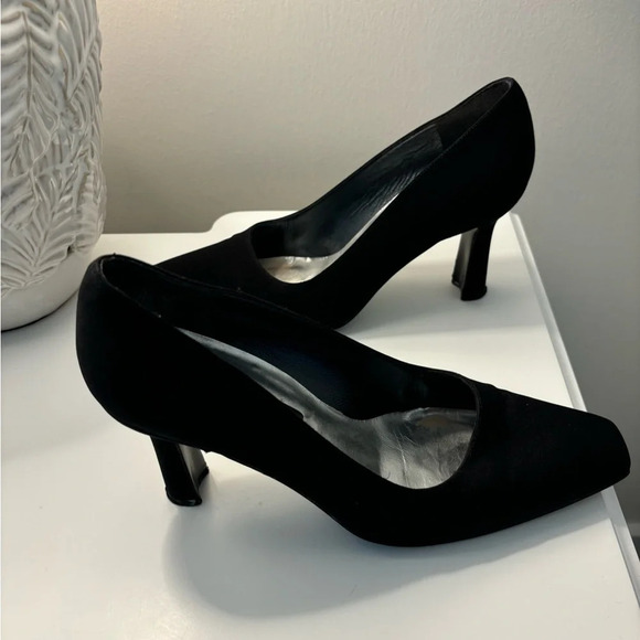 Stuart Weitzman Black Fabric Raquel Slip on Pumps Sculpted Heels Women’s 9.5 - Picture 3 of 4